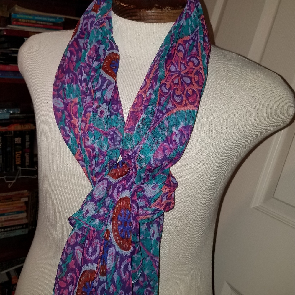 Lightweight abstract print oblong scarf‎ wrap